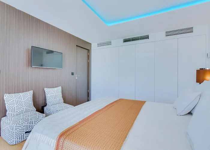 Gold - Luxurious - Sea View *