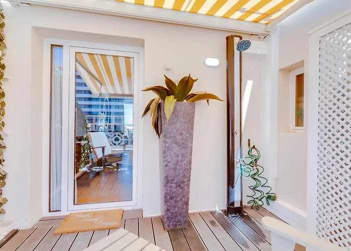 Gold - Luxurious - Sea View *