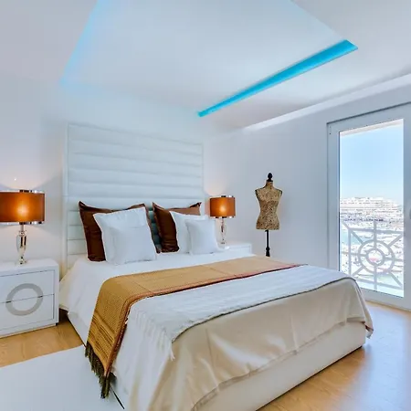 Gold - Luxurious - Sea View דירה *