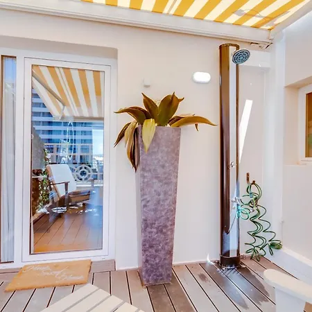 Gold - Luxurious - Sea View *