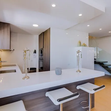 Gold - Luxurious - Sea View דירה